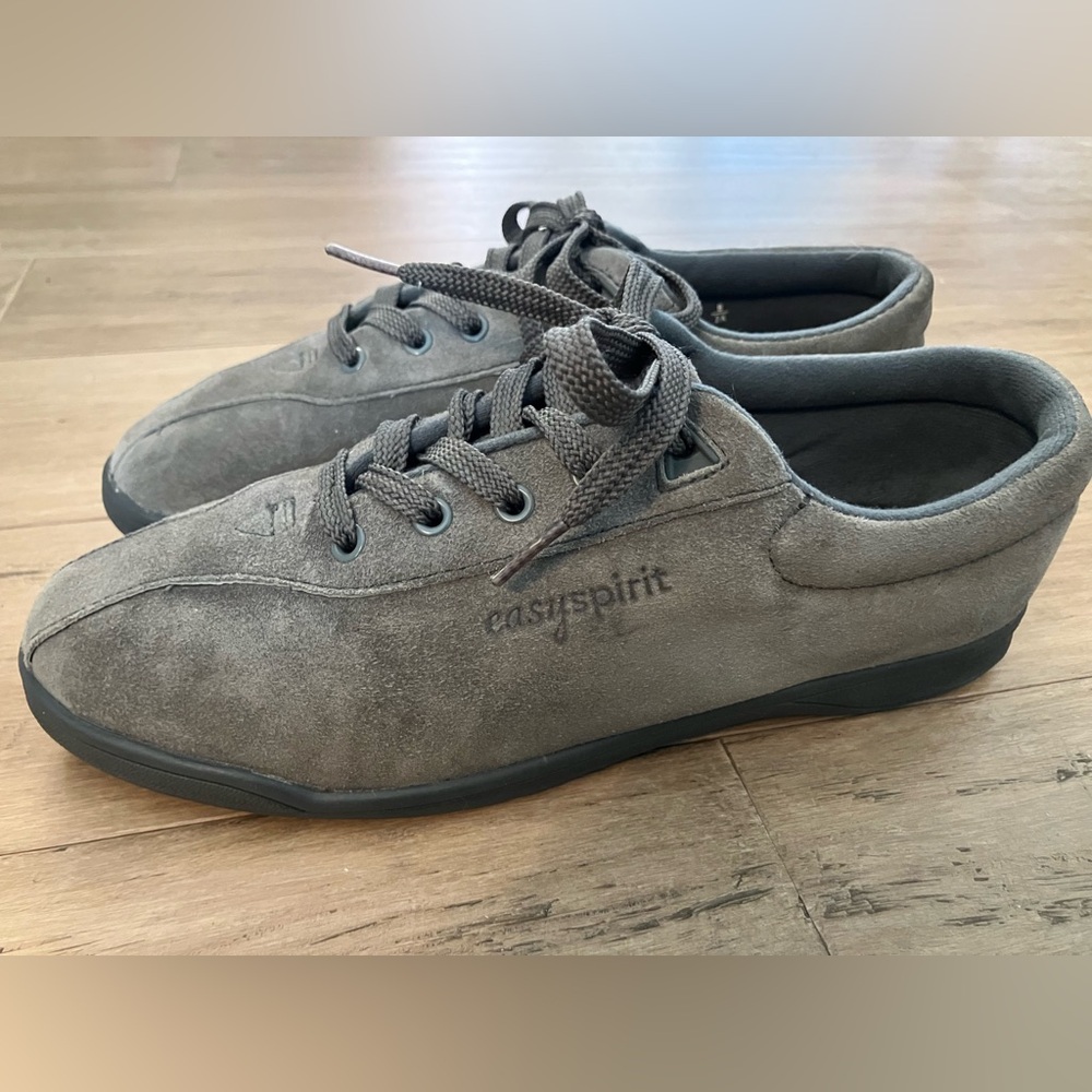 Easy Spirit leather lace up women grey athletic shoes. Size 9.5